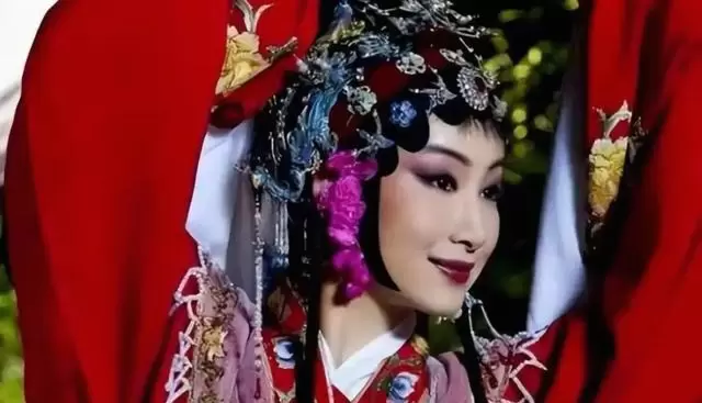 秦海璐凭花彩香一角引爆《主角》收视,央视峰值破2.2% _ 情报图 秦海璐凭花彩香一角引爆《主角》收视,央视峰值破2.2% _ 情报图